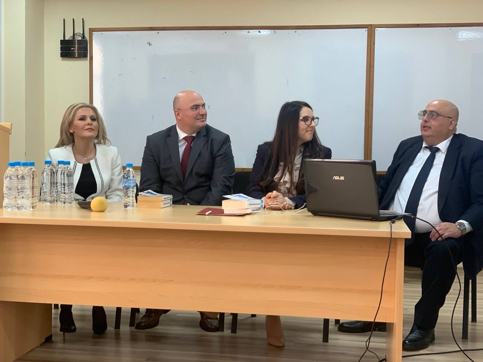  Представители на прокуратурата, също участници в срещата 